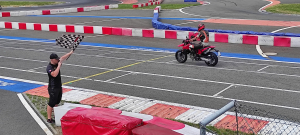 Okruhové testování Hypermotard 698 Mono